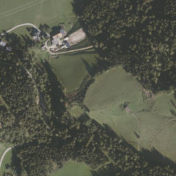 Luftbild: Kleiner Wasserfall